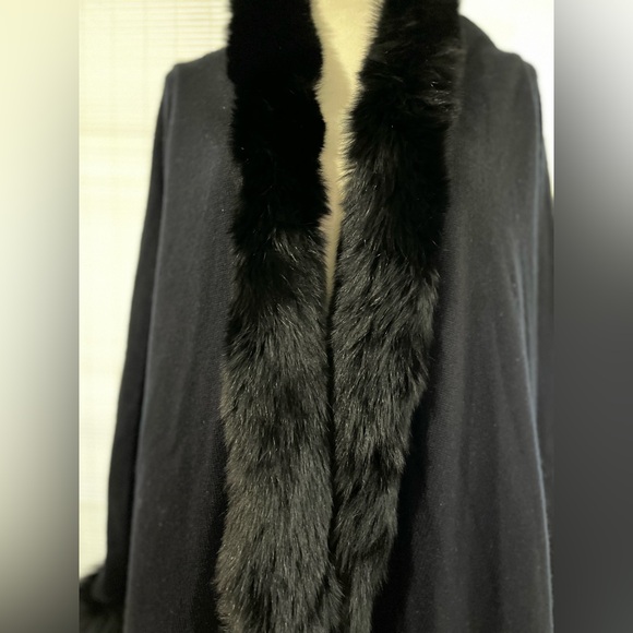 St. John Black Knit Cashmere Jacket/Cape lined with Fox Fur - Picture 3 of 7